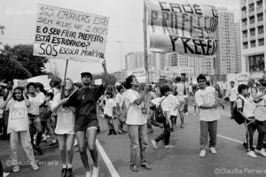 Manifestação de pais e alunos de escolas municipais contra falta de professores