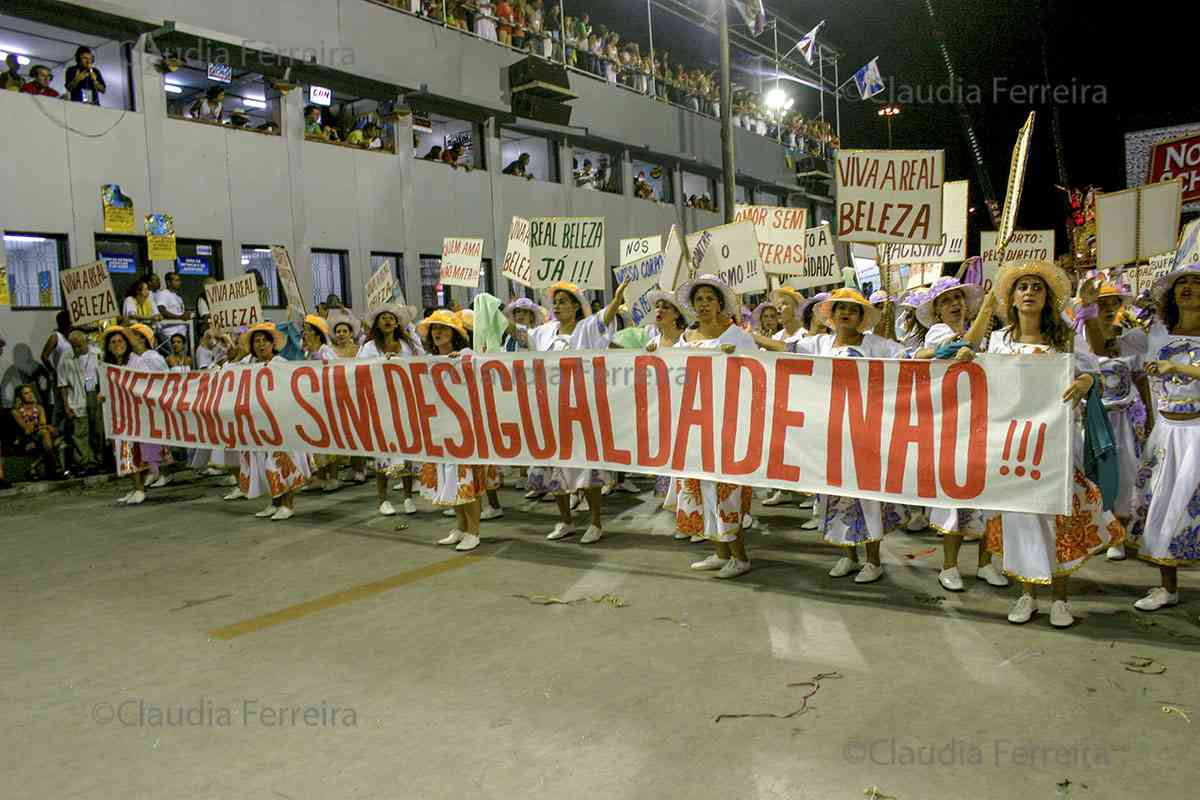 PARADE OF UNIDOS DO PORTO DA PEDRA SAMBA SCHOOL