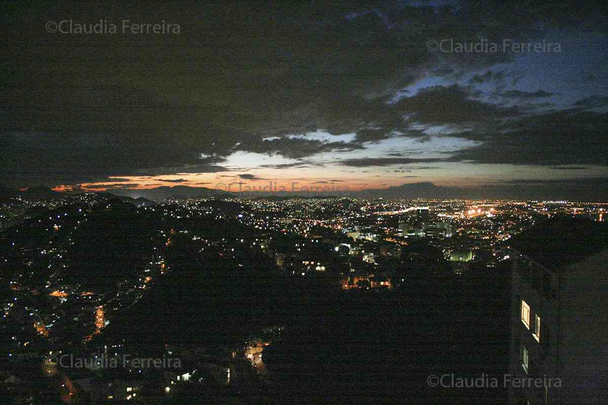 VISTA AÉREA DOS MORROS DO RIO DE JANEIRO