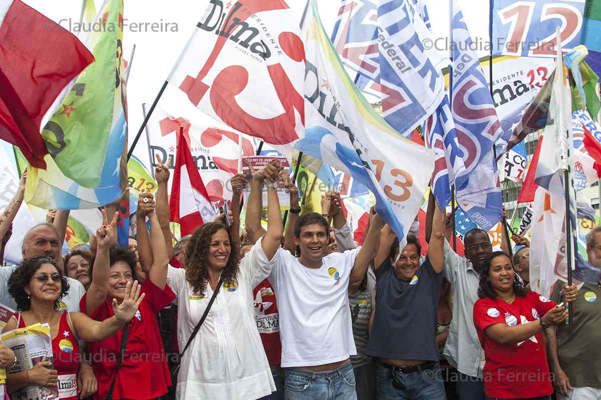 CAMPANHA PRESIDENCIAL CAMINHADA EM APOIO A DILMA ROUSSEF CAMPANHA PRESIDENCIAL CAMINHADA EM APOIO A DILMA ROUSSEF
