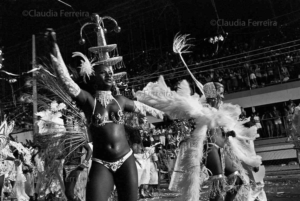 Parade of Recreative Society Samba School Unidos de São Carlos