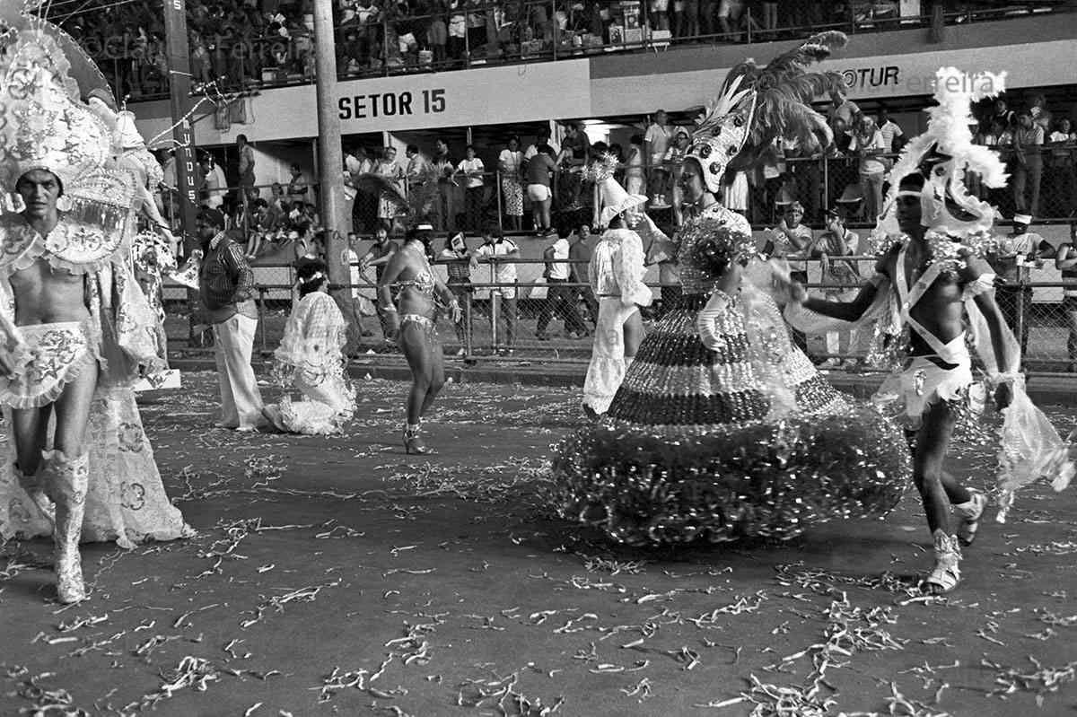 Desfile do Grêmio Recreativo Escola de Samba Unidos de São Carlos