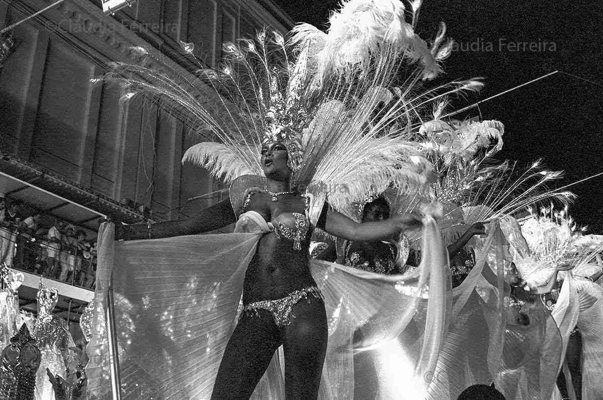 Desfile do Grêmio Recreativo Escola de Samba Beija-Flor de Nilópolis