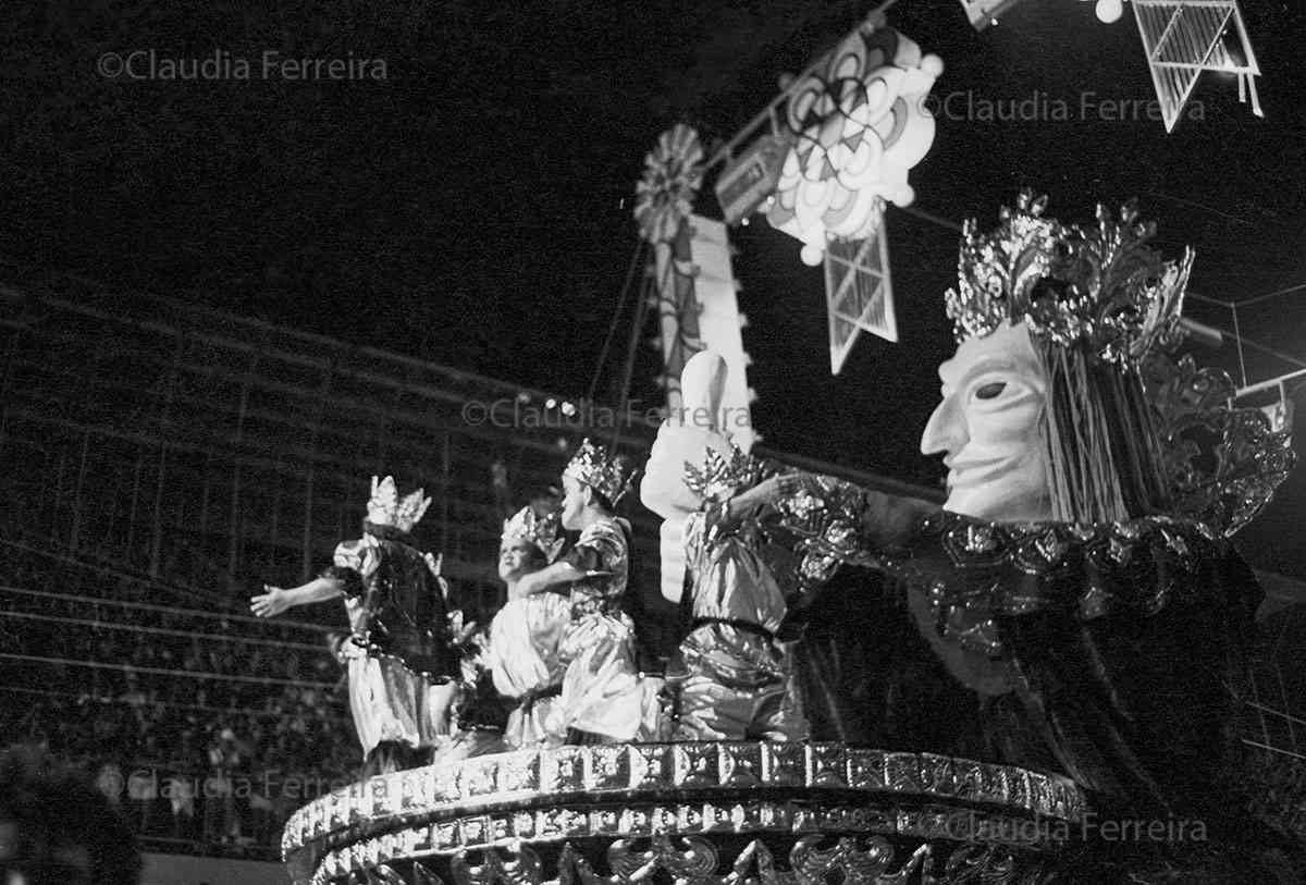 Desfile do Grêmio Recreativo Escola de Samba Beija-Flor de Nilópolis