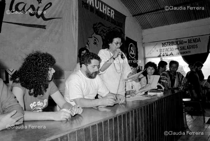 Campanha em apoio ao candidato à presidência Lula Campanha em apoio ao candidato à presidência Lula
