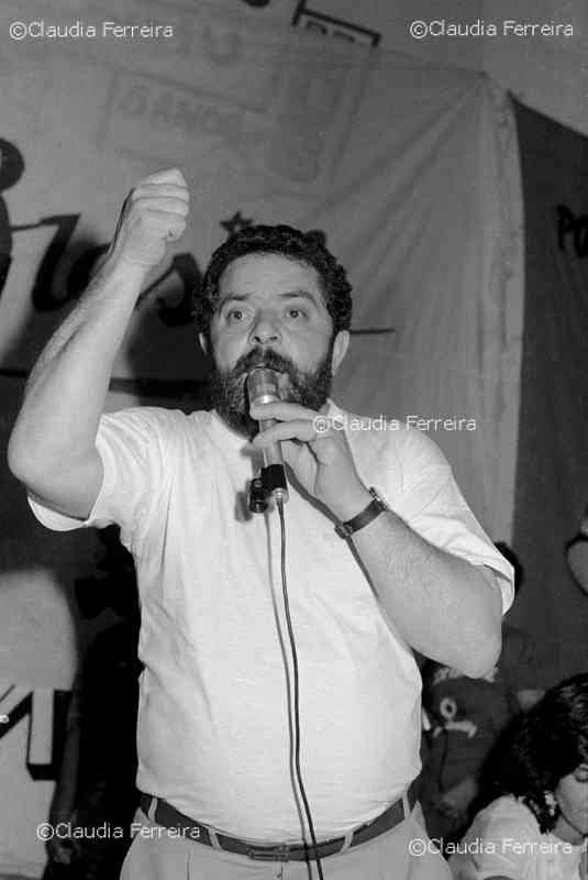 Campanha em apoio ao candidato à presidência Lula Campanha em apoio ao candidato à presidência Lula
